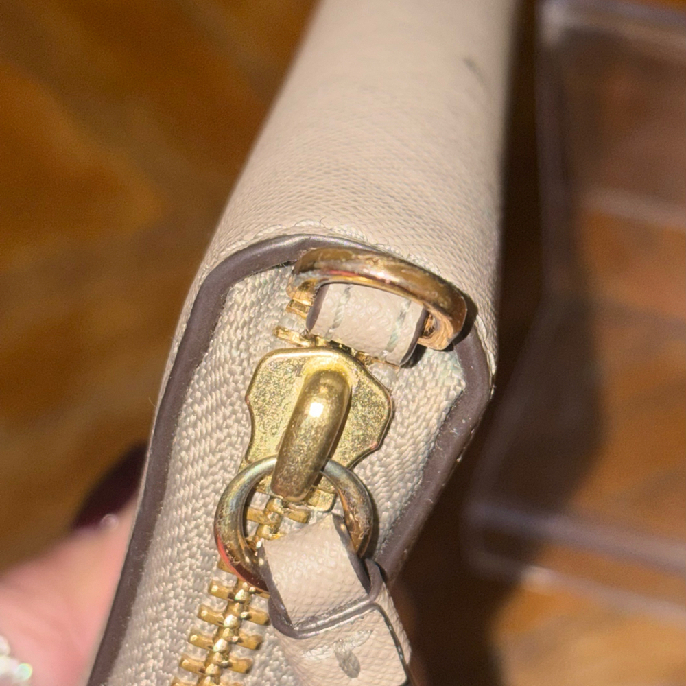 Tory Burch Robinson Wallet - Picture 4 of 7
